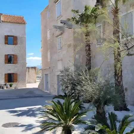 Rotondo * Kastela