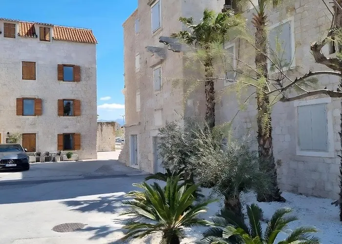 Rotondo * Kastela